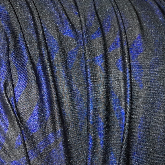 Black and Blue Pee-a-Boo Back Top Size S NWOT - Picture 4 of 6